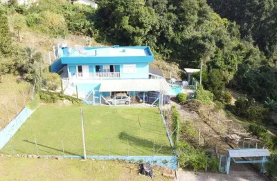 Belíssima casa com piscina, à venda na cidade de nova petrópolis, na serra gaúcha
