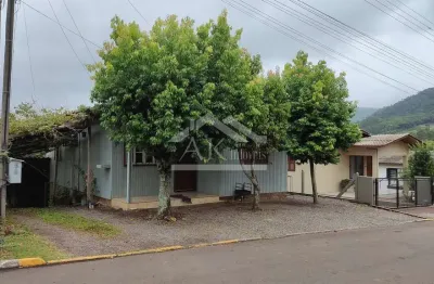 Duas casas edificadas no mesmo terreno, à venda em picada café na serra gaúcha