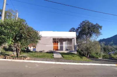 Casa com 1 suíte e com excelente localização, à venda em picada café, na serra gaúcha