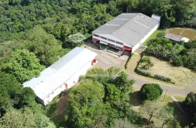 Amplo prédio industrial localizado na picada são paulo, morro reuter