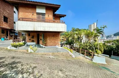 Casa com 4 quartos sendo 2 suítes à venda na praia da enseada - guarujá/sp.