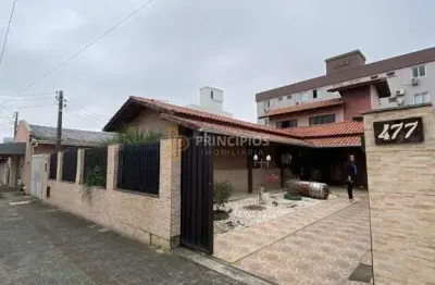 Casa com 3 quartos à venda na Rua Carlos De Goes Rebello, 477, Centro, Navegantes