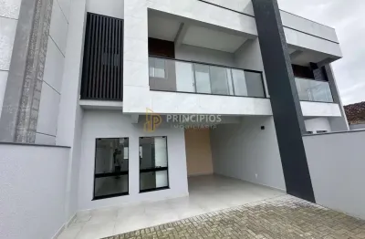 Casa à venda na Rua Humberto Pederneira, Meia Praia, Navegantes