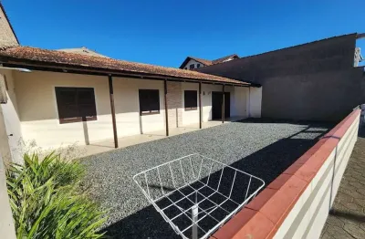 Casa a venda - centro de balneário barra do sul - 240 metros do mar