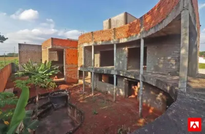 Sobrado à venda no residencial dona margarida em santa bárbara d'oeste com 3 suítes e vaga para 4 carros.