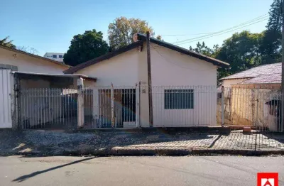 Duas casas à venda no mesmo terreno na vila santana em santa bárbara d'oeste.