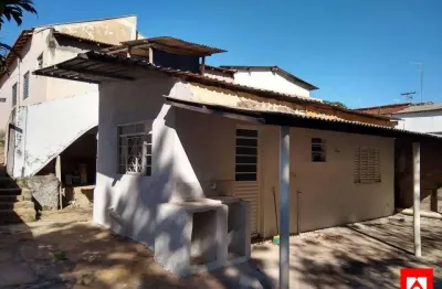 Duas casas à venda no mesmo terreno na vila santana em santa bárbara d'oeste.