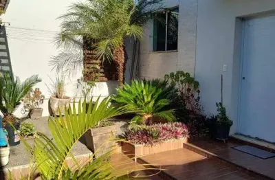 Sobrado à venda no centro de santa bárbara d'oeste com 2 quartos, 2 vagas de garagem e piscina.