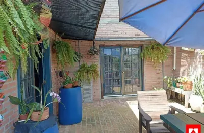 Casa rústica planejada à venda no residencial dona margarida em santa bárbara d'oeste com 3 quartos (3 suítes) e 2 vagas de garagem