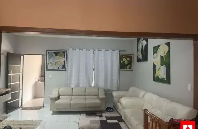 Sobrado à venda no jardim mollon iv em santa bárbara d'oeste com 4 quartos (1 suíte) e 2 vagas de garagem
