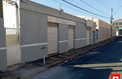 Casa à venda na vila aparecida em santa bárbara d'oeste com 4 quartos, sendo 3 banheiros sociais e 1 vaga de garagem