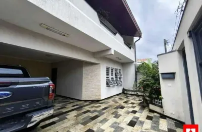 Sobrado à venda no jardim alfa em santa bárbara d'oeste com 3 quartos (1 suíte) e 4 vagas de garagem