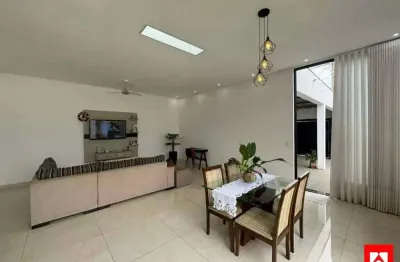 Casa à venda no reserva centenária em santa bárbara d'oeste com 2 quartos (1 suíte) e 4 vagas de garagem
