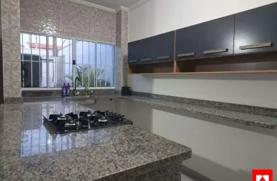 Casa à venda no parque nova carioba em americana com 2 quartos (1 suíte) e 2 vagas de garagem