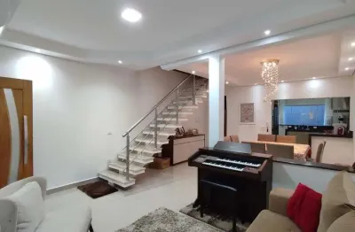 Sobrado à venda no Jardim Pérola em Santa Bárbara d'Oeste com 3 quartos (1 suíte) e 6 vagas de garagem