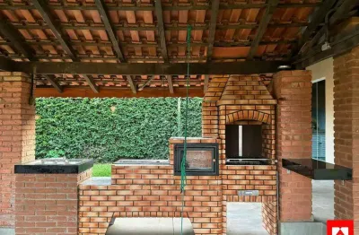 Chácara à venda com 3 quartos (1 suíte) e 10 vagas na área rural de cosmópolis