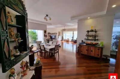 Casa Alto Padrão para locação no Jardim Panambi com 3 suítes e 3 vagas de garagem