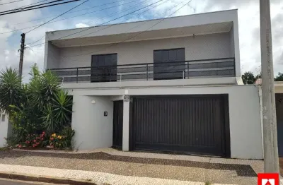 Casa para Locação com 6 Quartos (1 suíte) e 4 Vagas no Bairro São Francisco em Santa Bárbara d’Oeste