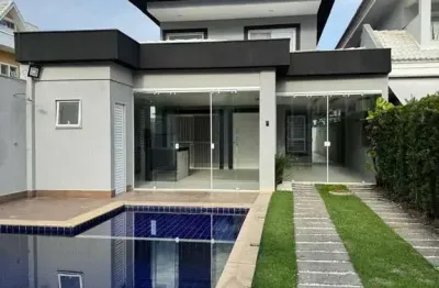 Casa de Alto Padrão no Recreio dos Bandeirantes: 5 Quartos, 5 Suítes, 2 Salas e 370m²!