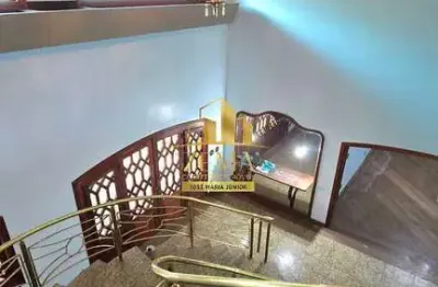 Sobrado 2400 m2, 950 m2 constr., piscina, adega, salão festas, alto padrão