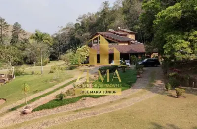 Sítio com 42000 m2, 06 suites, piscina, lago, adega, báia, casa caseiro