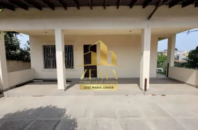 Casa com 03 dorms (01st),02 wc, ambientes amplos, lavanderia, churrasqueira