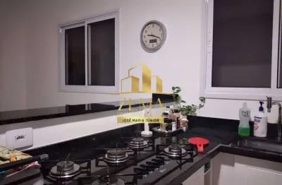 Sobrado 03 dorms (01st), 176m2, 02 vagas, churrasqueira, vila suissa