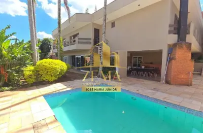 Casa alto padrão, 508m2, piscina, gourmet, lareira, excelente localização.