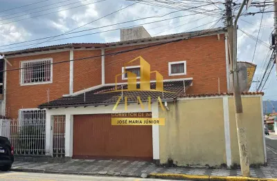 Sobrado amplo 194 m2, 03 dorms, 03 vgs, esquina, centro de mogi