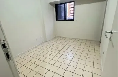 Apartamento reformado e desocupado em excelente localização – boa viagem
