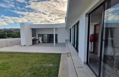 Casa no alphaville brennand | com 4 suítes |  270m² de área útil | 944m² total | casa nova -