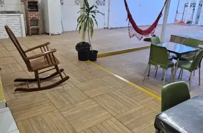 Excelente investimento casa com piscina + 2 apartamentos no centro de tamandaré