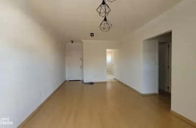 Apartamento semi-mobiliado (98 m²) para alugar no centro de dois irmãos