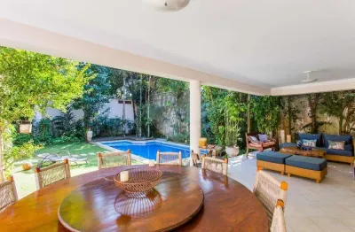 Sobrado à venda com 4 quartos, sendo 4 suítes, em Alto da Boa Vista, São Paulo, SP