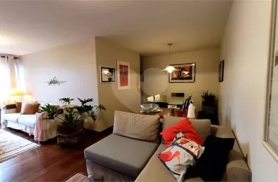 Apartamento à venda com 3 quartos, sendo 1 suíte, no condomínio Edifício Beethoven, São Paulo - SP