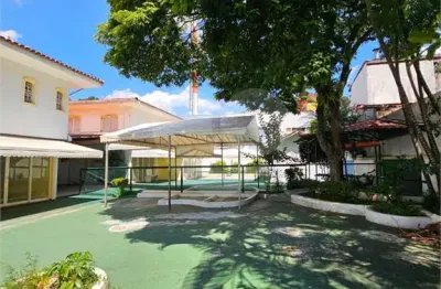 Casa com 3 quartos para alugar na Avenida Jorge João Saad, Jardim Guedala, São Paulo