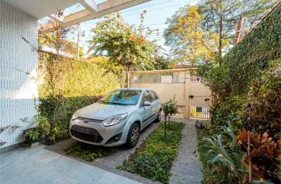 Casa com 3 quartos à venda na Avenida Iraí, Moema, São Paulo