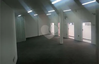 Ponto comercial para alugar na Praça Princesa Isabel, Brooklin, São Paulo