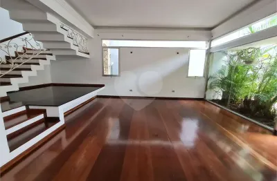 Casa com 4 quartos para alugar na Rua São Benedito, Alto da Boa Vista, São Paulo