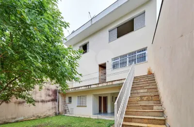 Sobrado à venda com 4 quartos, sendo 2 suítes, em Alto da Boa Vista, São Paulo, SP