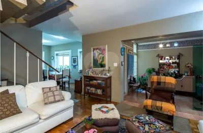 Sobrado à venda com 3 quartos, sendo 1 suíte, em Chácara Monte Alegre, São Paulo, SP