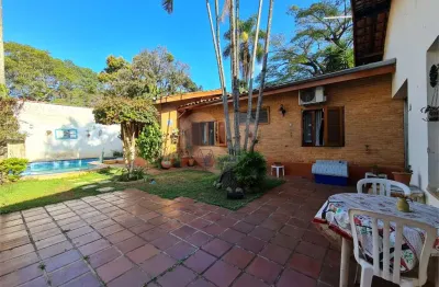 Casa à venda com 3 quartos, sendo 1 suíte, em Interlagos, São Paulo, SP