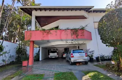 Sobrado à venda com 4 quartos, sendo 2 suítes, em Interlagos, São Paulo, SP