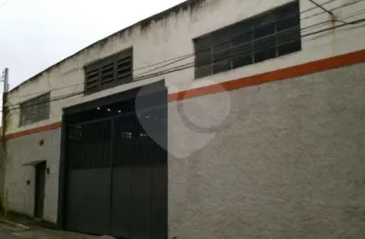 Prédio para alugar na Rua Vassoural, Guarapiranga, São Paulo