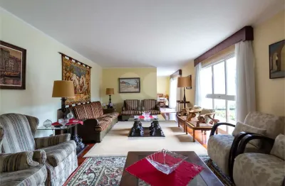 Sobrado à venda com 4 quartos, sendo 2 suítes, no Brooklin Velho, São Paulo, SP