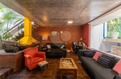 Casa de Vila à venda com 3 quartos, sendo 1 suíte, em Chácara Monte Alegre, São Paulo, SP