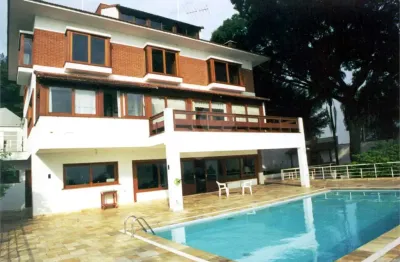 Casa de Vila à venda ou para alugar com 4 quartos, sendo 4 suítes, em Guarapiranga, São Paulo, SP