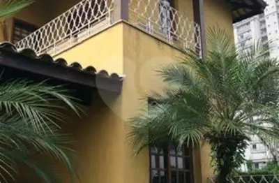 Sobrado à venda com 6 quartos, sendo 2 suítes, em Real Parque, São Paulo, SP