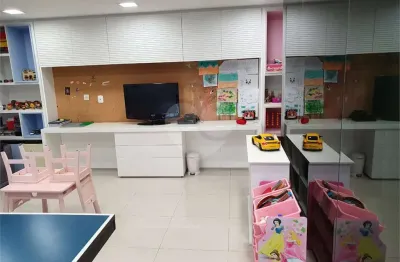 Cobertura à venda com 4 quartos, sendo 2 suítes, no condomínio Parioli, São Paulo - SP