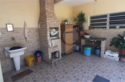 Sobrado à venda com 4 quartos, sendo 2 suítes, em Vila Cruzeiro, São Paulo, SP